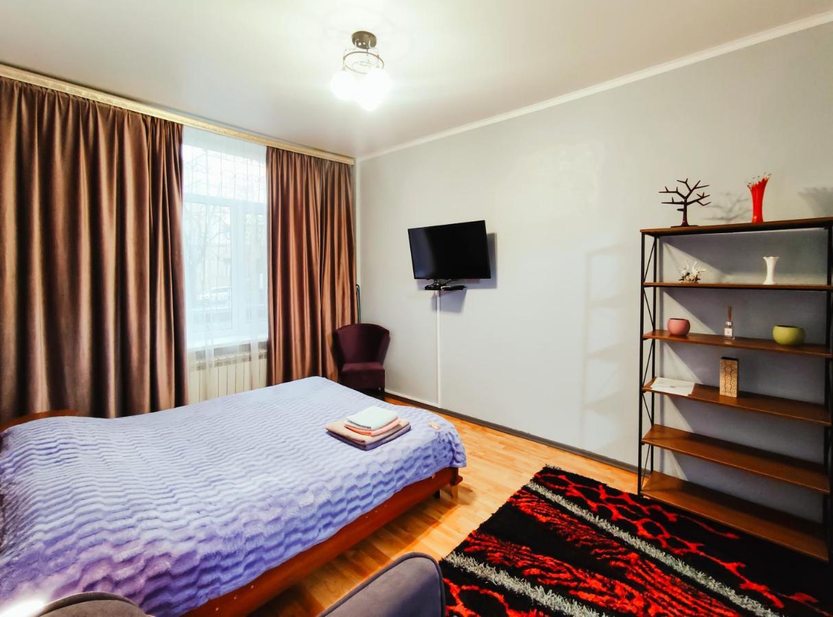 Nadezhda Apartments On Abylay Khan Ave 121 Almatý Exterior foto